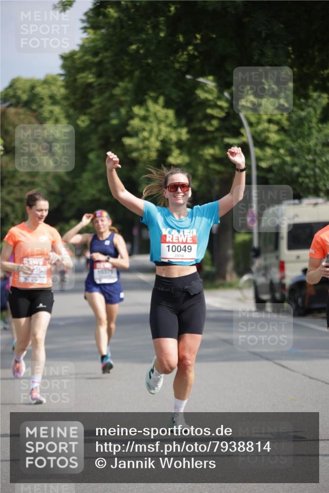 15.06.2025 - REWE Women's Run Jannik Wohlers http://msf.ph/oto/7938814 15.06.2025 08:44:18 Laufen 10049 meine-sportfotos.de