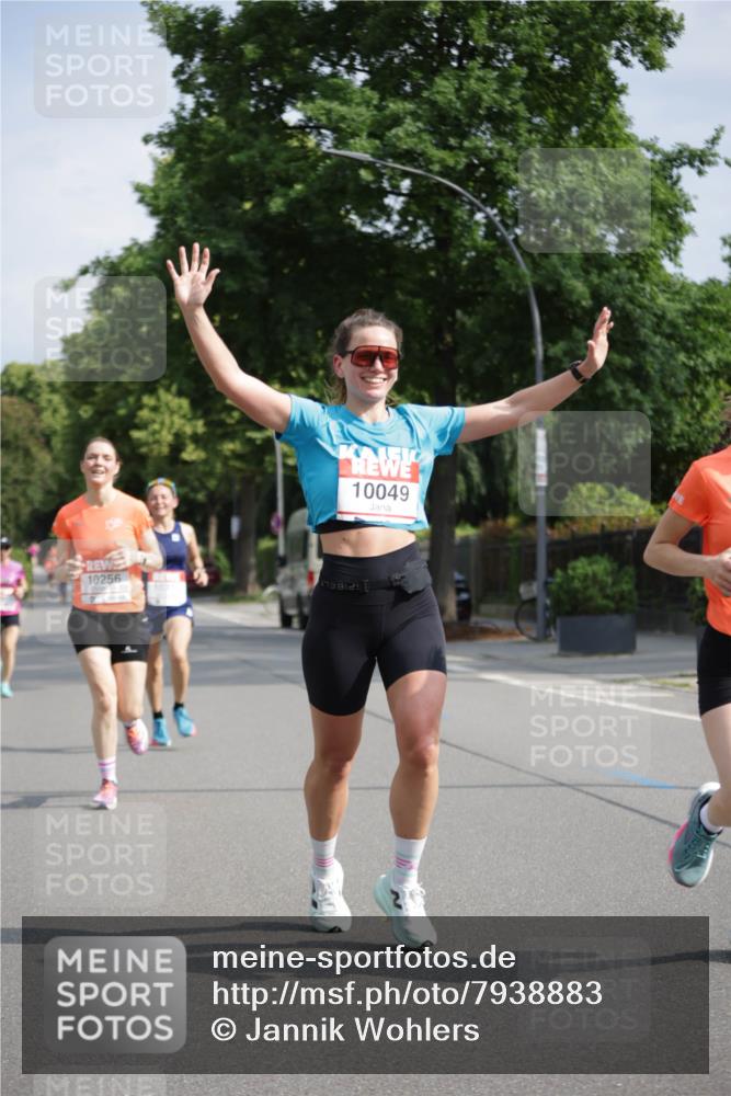 15.06.2025 - REWE Women's Run Jannik Wohlers http://msf.ph/oto/7938883 15.06.2025 08:44:20 Laufen 10049 meine-sportfotos.de