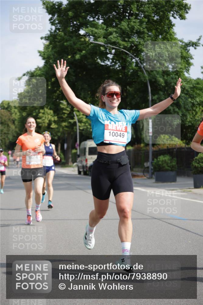 15.06.2025 - REWE Women's Run Jannik Wohlers http://msf.ph/oto/7938890 15.06.2025 08:44:20 Laufen 10049 meine-sportfotos.de