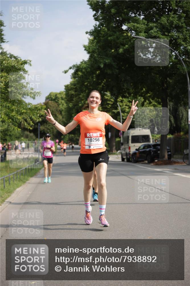 15.06.2025 - REWE Women's Run Jannik Wohlers http://msf.ph/oto/7938892 15.06.2025 08:44:21 Laufen 10256 meine-sportfotos.de