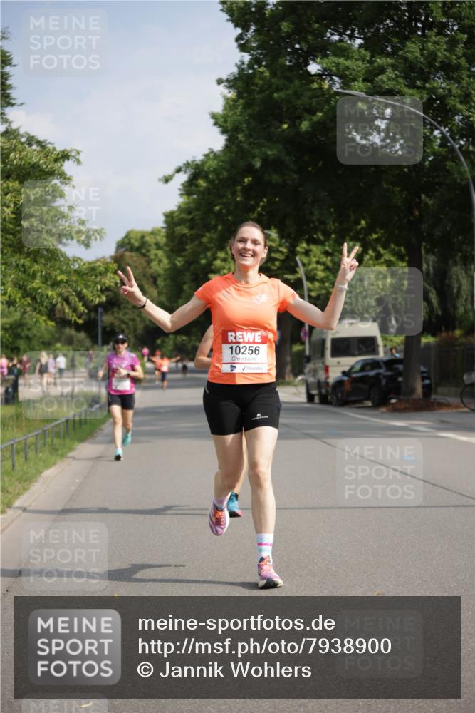 15.06.2025 - REWE Women's Run Jannik Wohlers http://msf.ph/oto/7938900 15.06.2025 08:44:21 Laufen 10256 meine-sportfotos.de