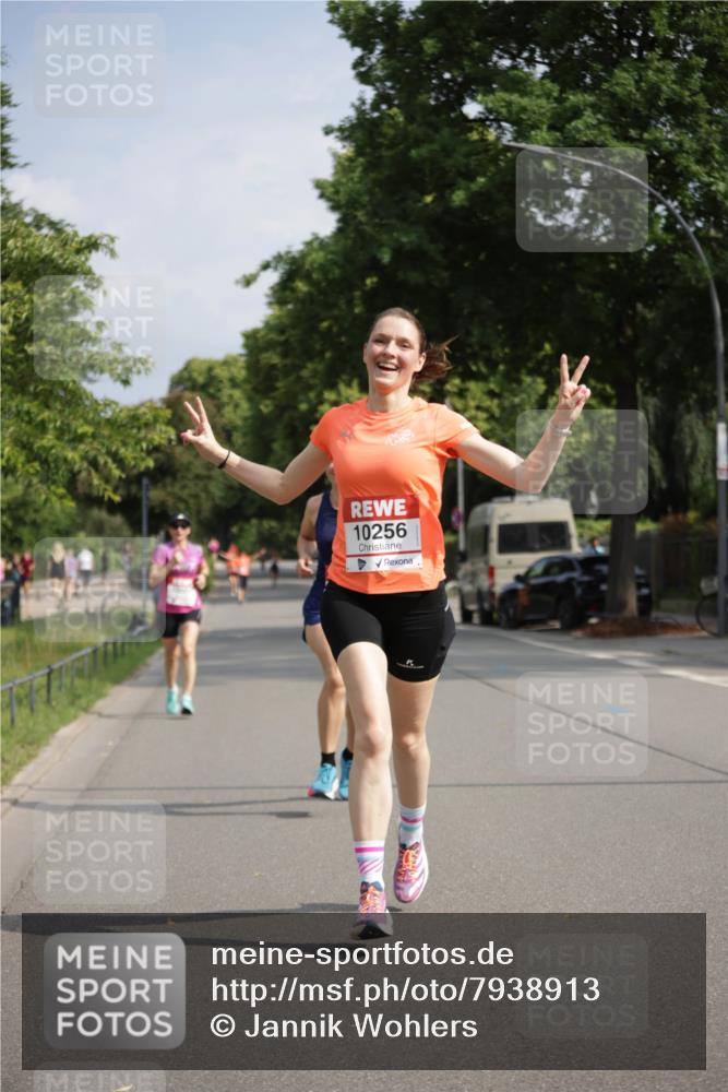 15.06.2025 - REWE Women's Run Jannik Wohlers http://msf.ph/oto/7938913 15.06.2025 08:44:21 Laufen 10256 meine-sportfotos.de