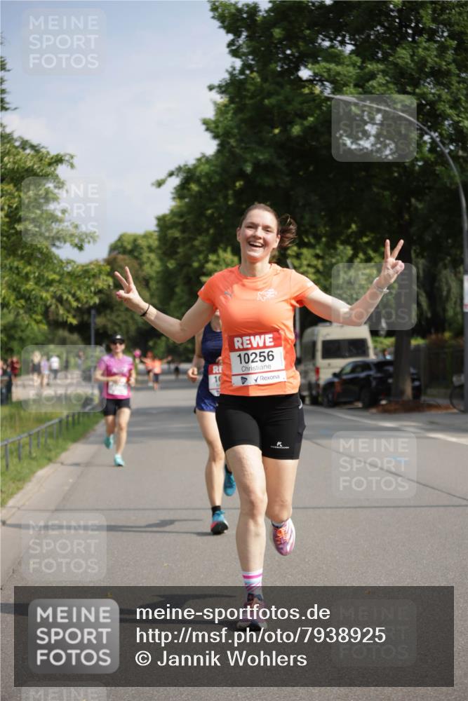 15.06.2025 - REWE Women's Run Jannik Wohlers http://msf.ph/oto/7938925 15.06.2025 08:44:21 Laufen 10256 meine-sportfotos.de