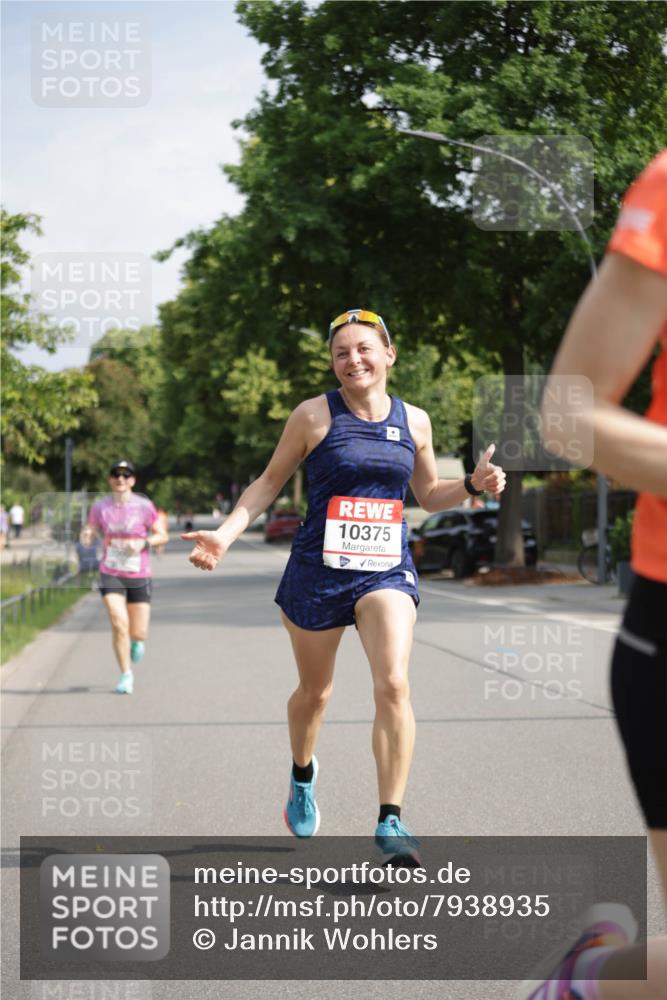 15.06.2025 - REWE Women's Run Jannik Wohlers http://msf.ph/oto/7938935 15.06.2025 08:44:22 Laufen 10375 meine-sportfotos.de