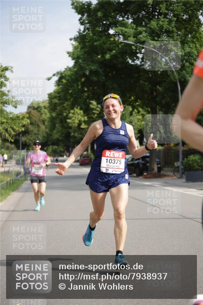 15.06.2025 - REWE Women's Run Jannik Wohlers http://msf.ph/oto/7938937 15.06.2025 08:44:22 Laufen 10375 meine-sportfotos.de
