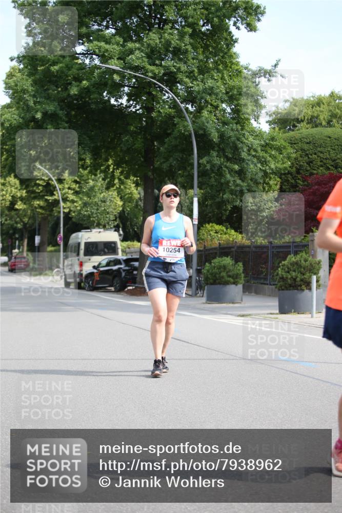 15.06.2025 - REWE Women's Run Jannik Wohlers http://msf.ph/oto/7938962 15.06.2025 09:57:02 Laufen 10254 meine-sportfotos.de