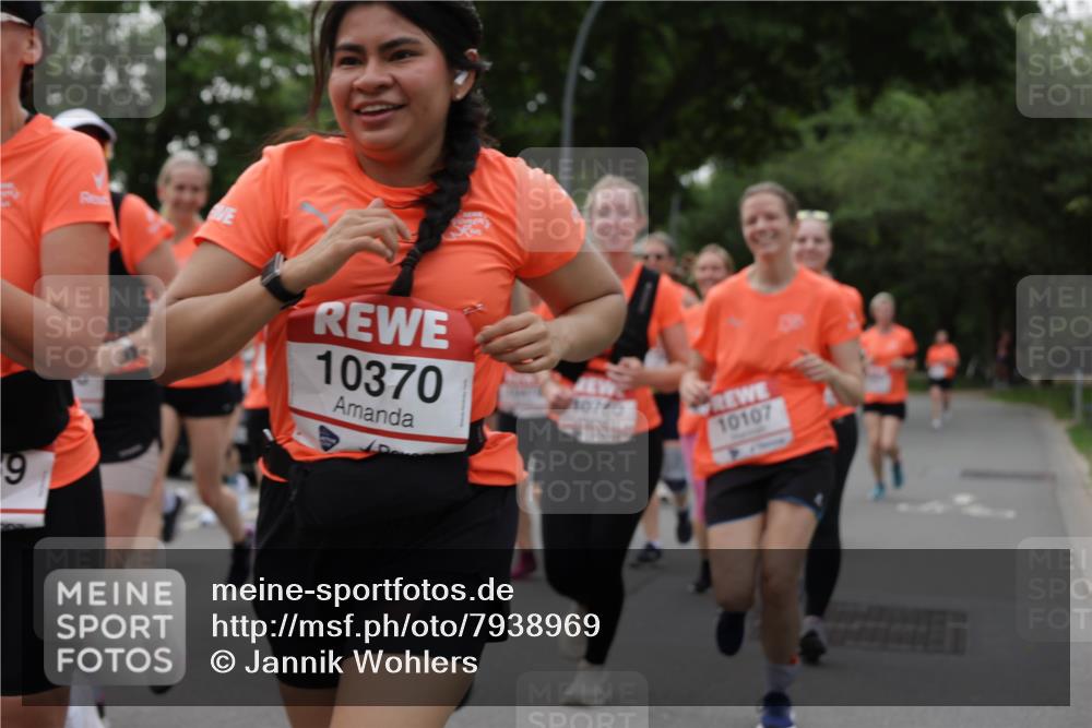 15.06.2025 - REWE Women's Run Jannik Wohlers http://msf.ph/oto/7938969 15.06.2025 08:27:22 Laufen 9, 10370, 10760, 10107 meine-sportfotos.de