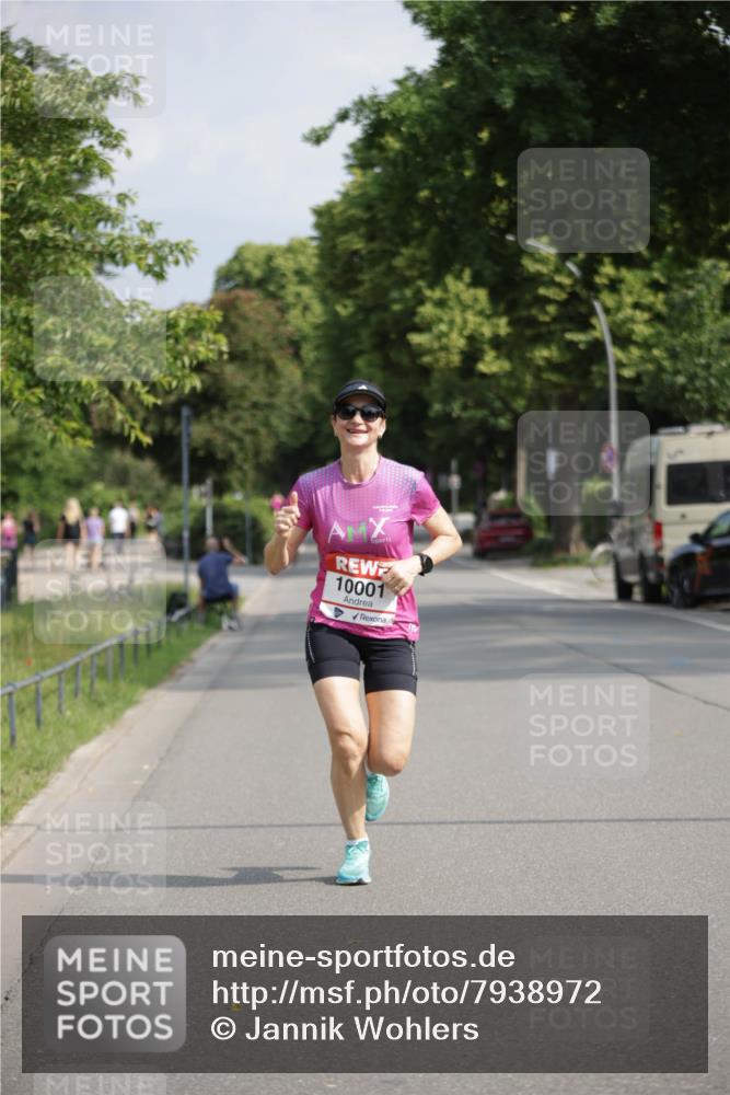 15.06.2025 - REWE Women's Run Jannik Wohlers http://msf.ph/oto/7938972 15.06.2025 08:44:24 Laufen 10001 meine-sportfotos.de