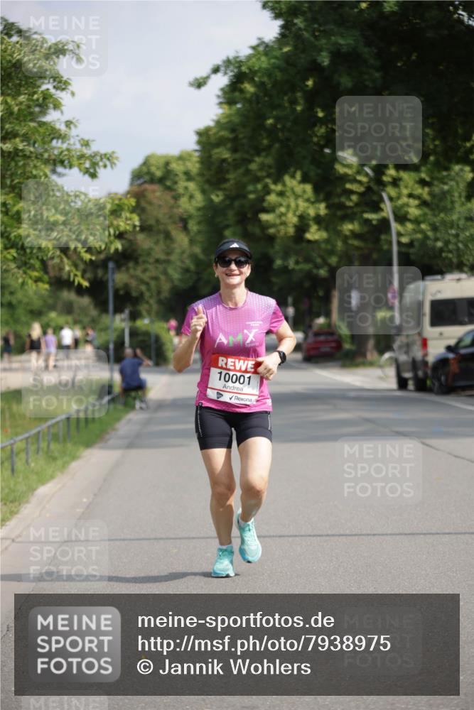 15.06.2025 - REWE Women's Run Jannik Wohlers http://msf.ph/oto/7938975 15.06.2025 08:44:24 Laufen 10001, 4 meine-sportfotos.de