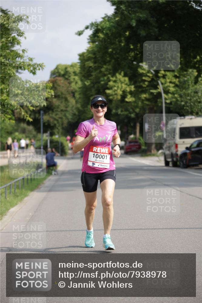 15.06.2025 - REWE Women's Run Jannik Wohlers http://msf.ph/oto/7938978 15.06.2025 08:44:24 Laufen 10001 meine-sportfotos.de