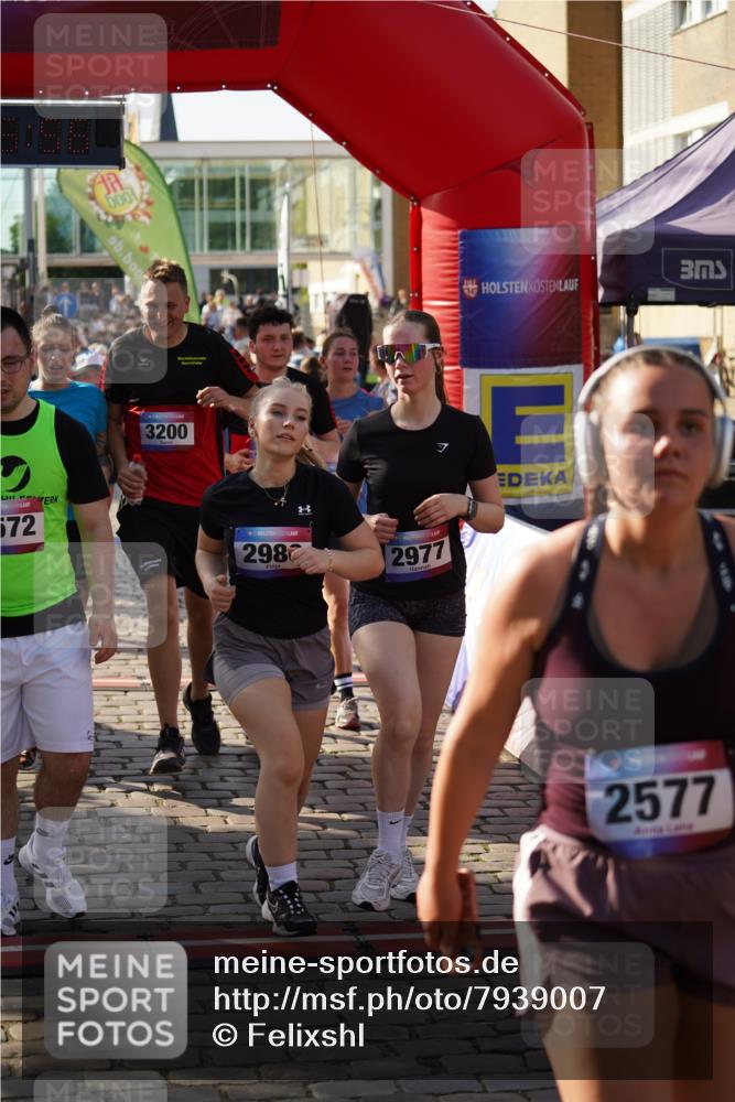 13.06.2025 - Holstenköstenlauf Felixshl http://msf.ph/oto/7939007 13.06.2025 18:05:57 Laufen 2102, 2206, 2445, 2659, 2954, 2963, 2977, 2980, 3200, 3207, 3266, 3572 meine-sportfotos.de