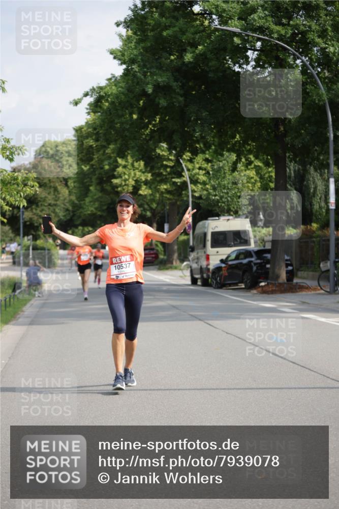 15.06.2025 - REWE Women's Run Jannik Wohlers http://msf.ph/oto/7939078 15.06.2025 08:44:37 Laufen 10537 meine-sportfotos.de