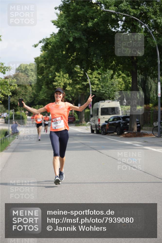 15.06.2025 - REWE Women's Run Jannik Wohlers http://msf.ph/oto/7939080 15.06.2025 08:44:37 Laufen 10537 meine-sportfotos.de