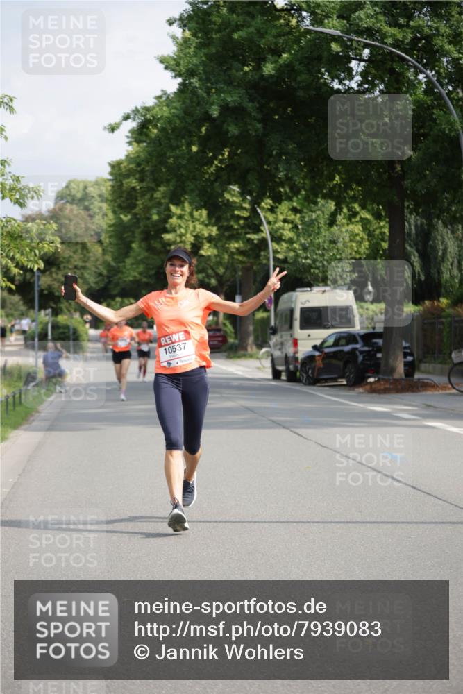 15.06.2025 - REWE Women's Run Jannik Wohlers http://msf.ph/oto/7939083 15.06.2025 08:44:37 Laufen 10537 meine-sportfotos.de