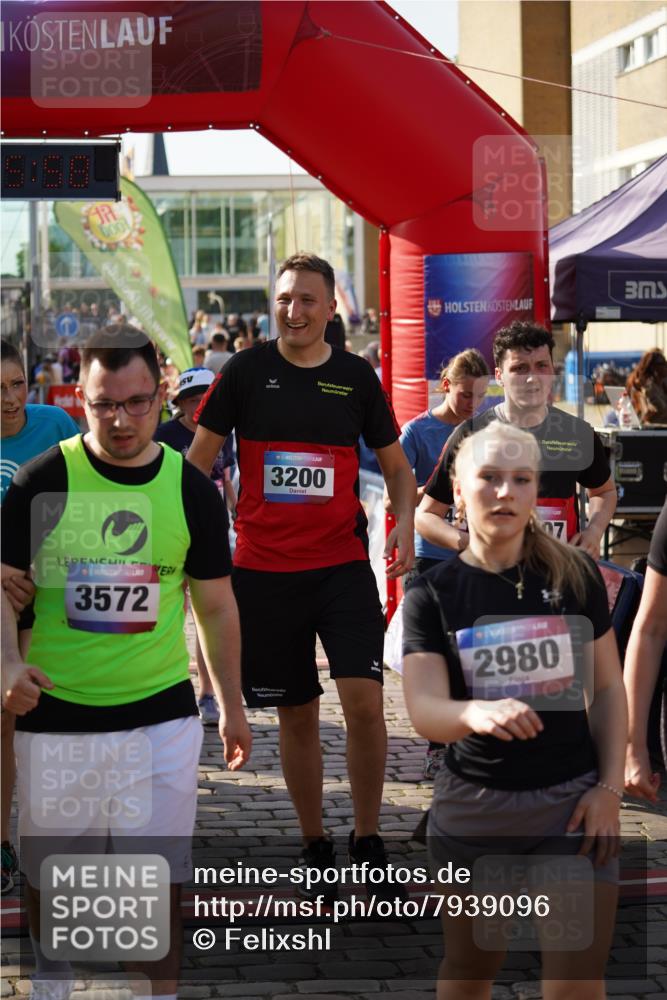 13.06.2025 - Holstenköstenlauf Felixshl http://msf.ph/oto/7939096 13.06.2025 18:05:59 Laufen 2102, 2206, 2445, 2659, 2954, 2963, 2977, 2980, 3200, 3207, 3266, 3572 meine-sportfotos.de