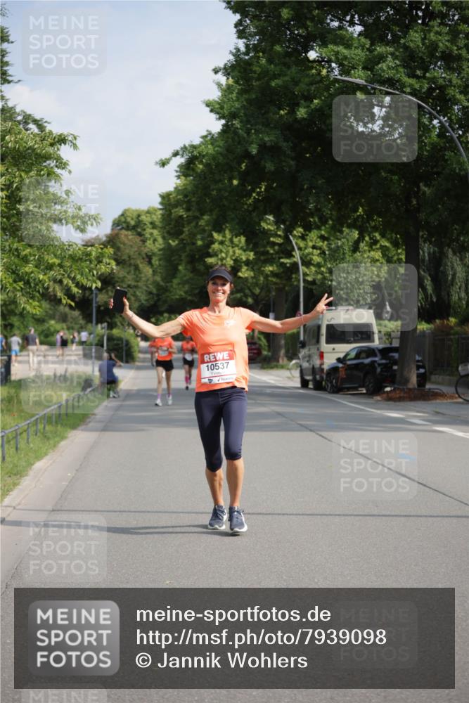 15.06.2025 - REWE Women's Run Jannik Wohlers http://msf.ph/oto/7939098 15.06.2025 08:44:37 Laufen 10537 meine-sportfotos.de