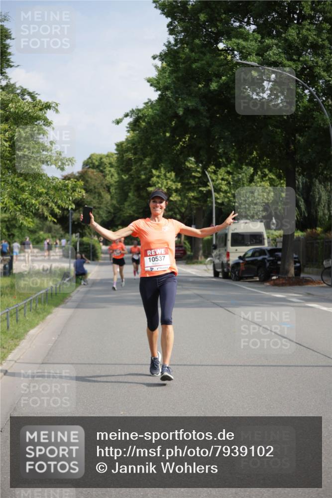 15.06.2025 - REWE Women's Run Jannik Wohlers http://msf.ph/oto/7939102 15.06.2025 08:44:37 Laufen 10537 meine-sportfotos.de