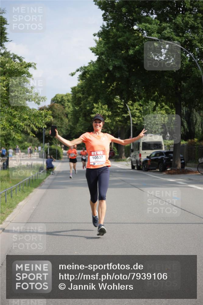 15.06.2025 - REWE Women's Run Jannik Wohlers http://msf.ph/oto/7939106 15.06.2025 08:44:37 Laufen 10537 meine-sportfotos.de