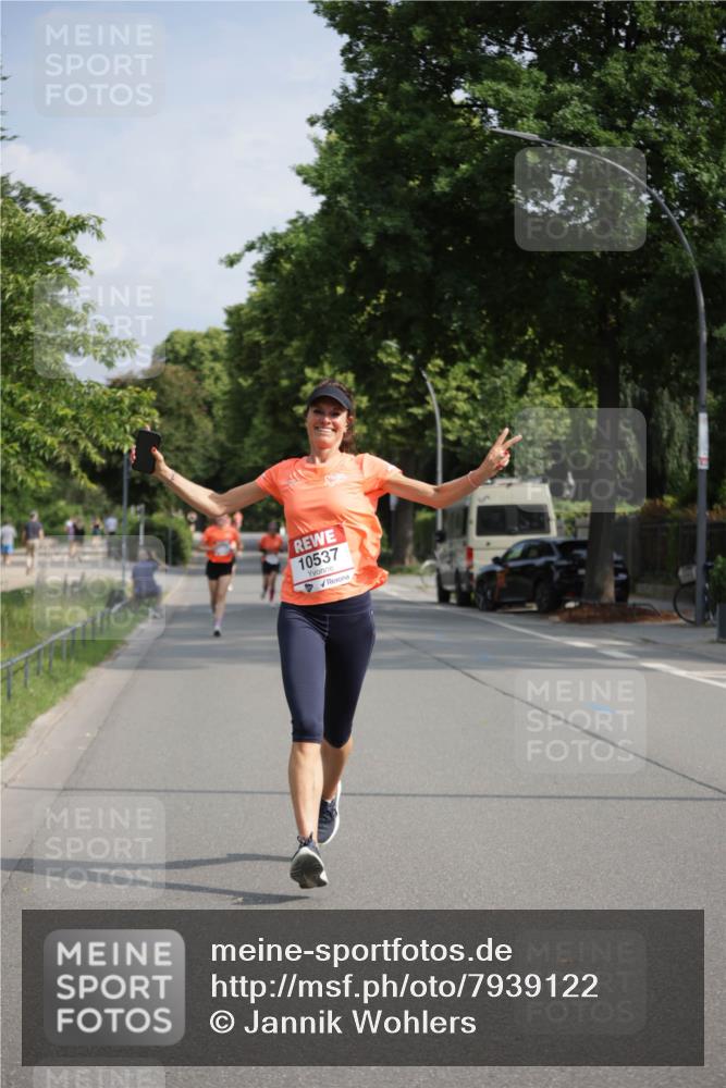 15.06.2025 - REWE Women's Run Jannik Wohlers http://msf.ph/oto/7939122 15.06.2025 08:44:38 Laufen 10537 meine-sportfotos.de