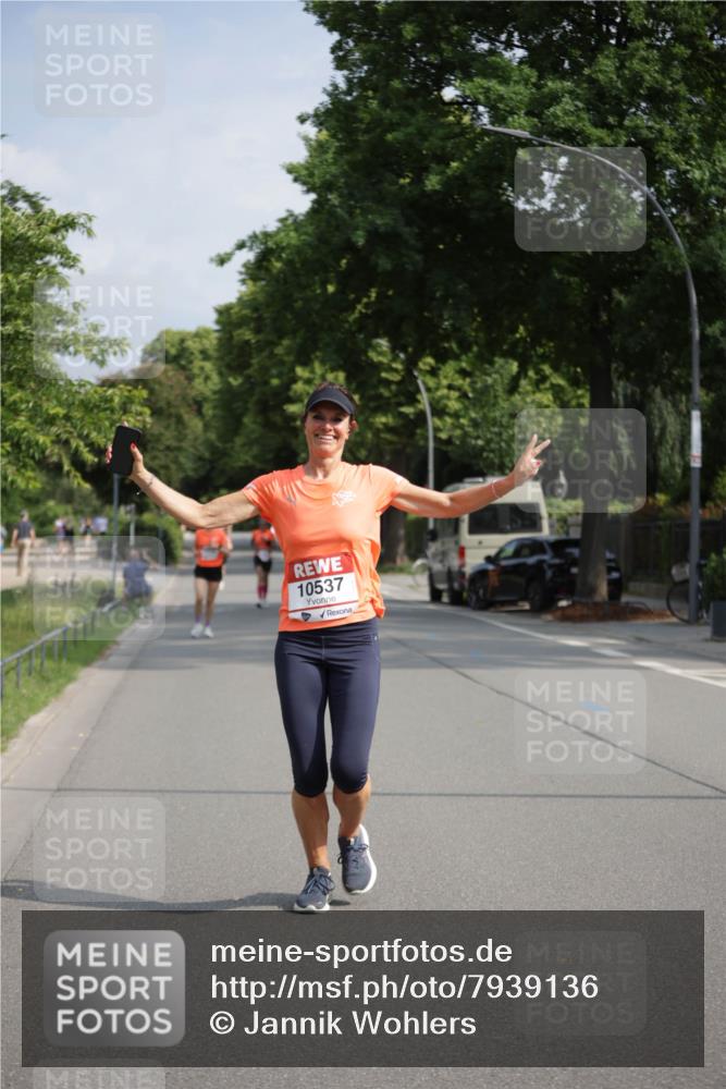 15.06.2025 - REWE Women's Run Jannik Wohlers http://msf.ph/oto/7939136 15.06.2025 08:44:38 Laufen 10537 meine-sportfotos.de