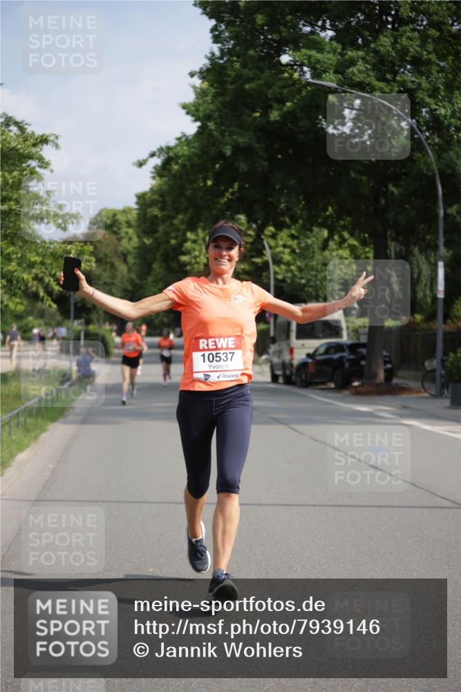 15.06.2025 - REWE Women's Run Jannik Wohlers http://msf.ph/oto/7939146 15.06.2025 08:44:38 Laufen 10537 meine-sportfotos.de