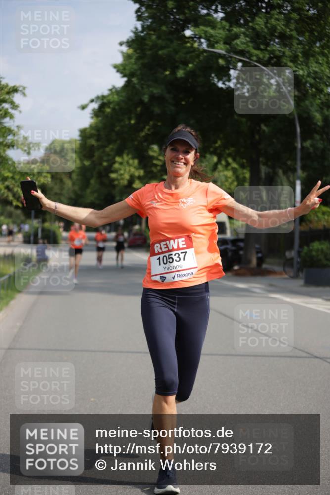 15.06.2025 - REWE Women's Run Jannik Wohlers http://msf.ph/oto/7939172 15.06.2025 08:44:39 Laufen 10537 meine-sportfotos.de