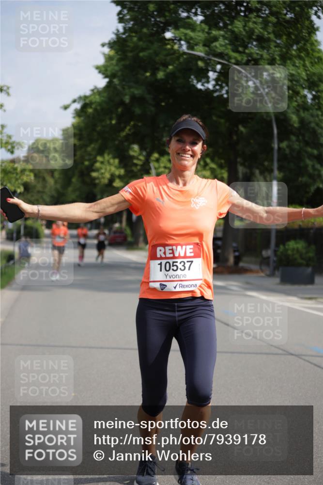15.06.2025 - REWE Women's Run Jannik Wohlers http://msf.ph/oto/7939178 15.06.2025 08:44:39 Laufen 10537 meine-sportfotos.de