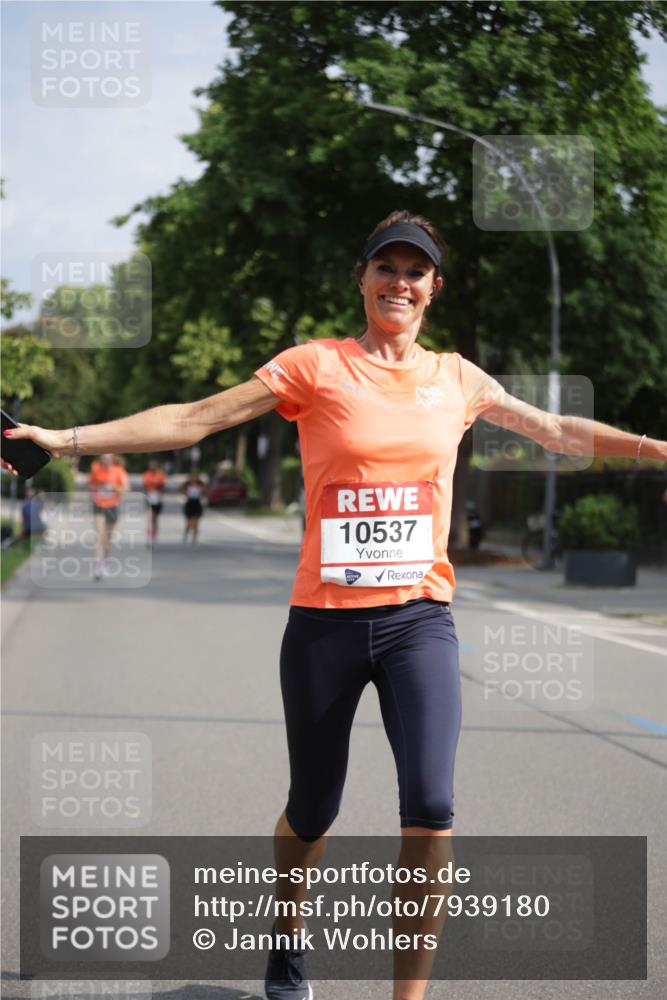 15.06.2025 - REWE Women's Run Jannik Wohlers http://msf.ph/oto/7939180 15.06.2025 08:44:39 Laufen 10537 meine-sportfotos.de