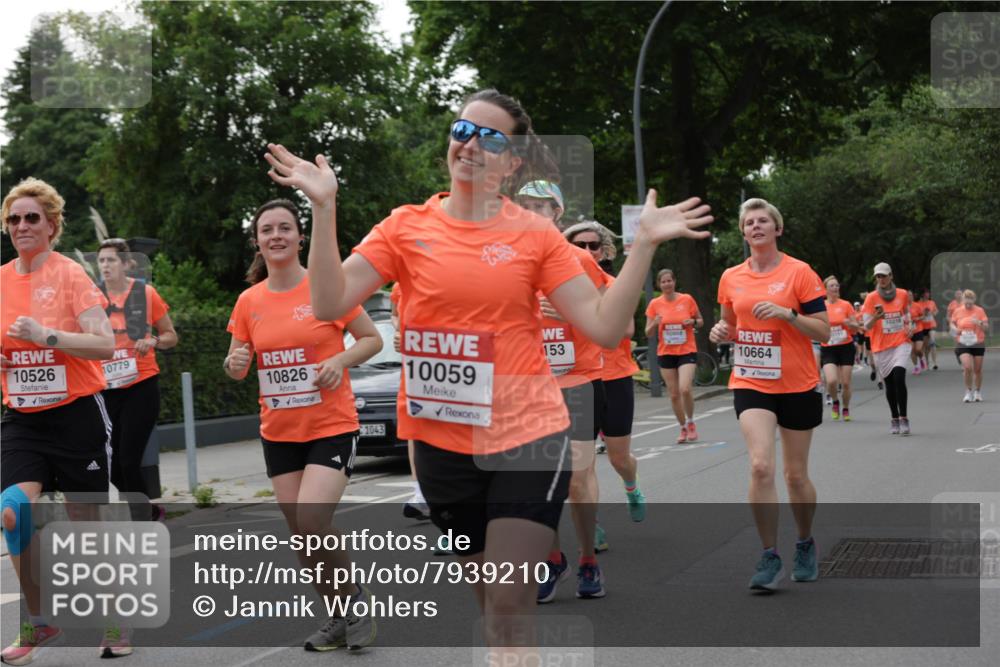 15.06.2025 - REWE Women's Run Jannik Wohlers http://msf.ph/oto/7939210 15.06.2025 08:27:25 Laufen 10526, 10779, 10826, 1043, 153, 10059, 10664, 0151 meine-sportfotos.de
