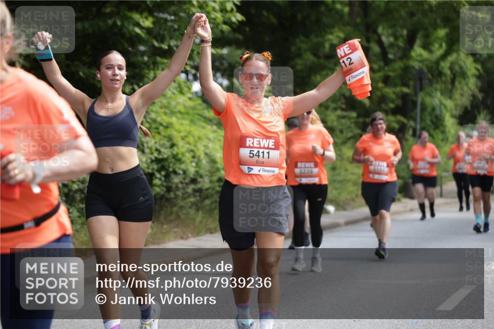 15.06.2025 - REWE Women's Run Jannik Wohlers http://msf.ph/oto/7939236 15.06.2025 10:14:41 Laufen 5411, 12, 5100, 5239 meine-sportfotos.de