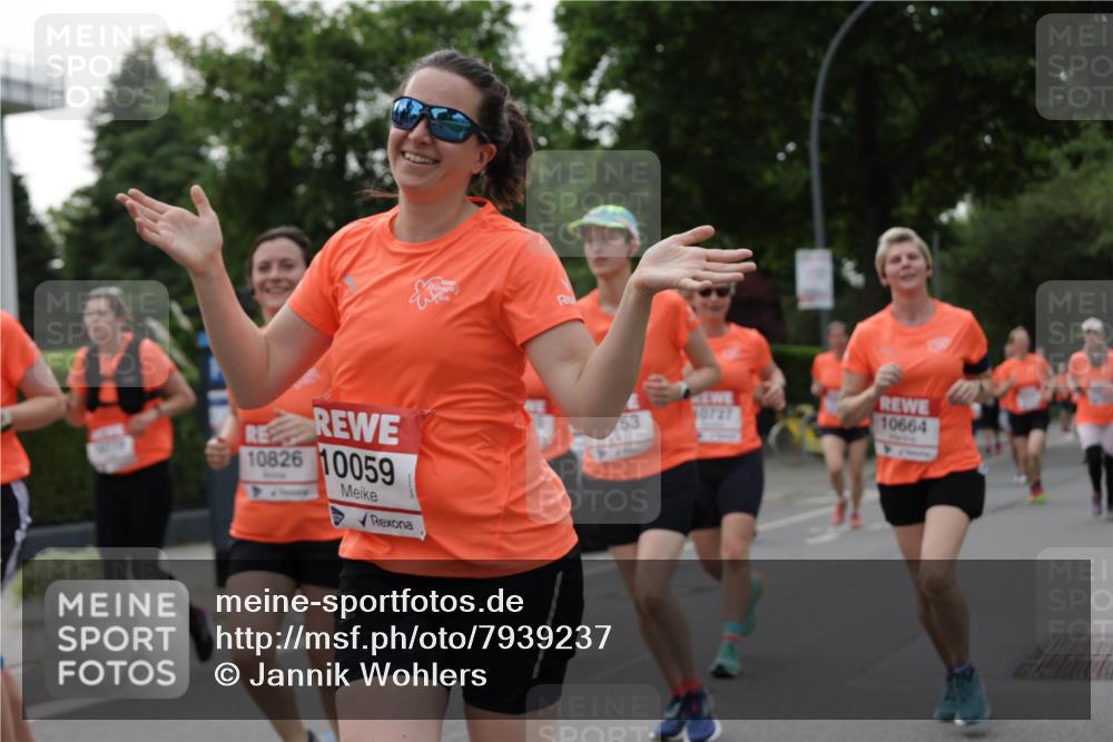 15.06.2025 - REWE Women's Run Jannik Wohlers http://msf.ph/oto/7939237 15.06.2025 08:27:26 Laufen 10826, 10059, 10727, 53, 10664 meine-sportfotos.de