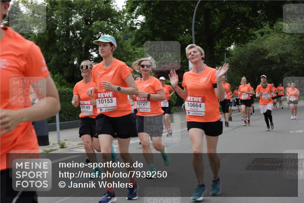 15.06.2025 - REWE Women's Run Jannik Wohlers http://msf.ph/oto/7939250 15.06.2025 08:27:26 Laufen 10145, 10153, 10727, 10857, 10664, 10151, 10218 meine-sportfotos.de