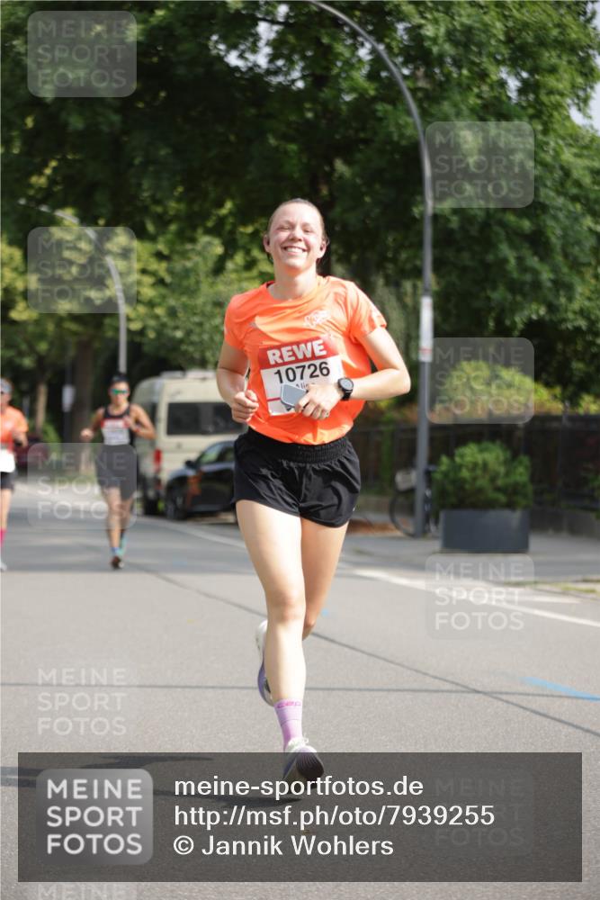 15.06.2025 - REWE Women's Run Jannik Wohlers http://msf.ph/oto/7939255 15.06.2025 08:44:44 Laufen 10726 meine-sportfotos.de