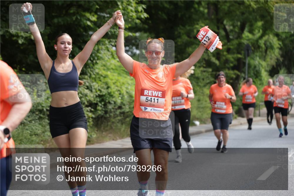 15.06.2025 - REWE Women's Run Jannik Wohlers http://msf.ph/oto/7939266 15.06.2025 10:14:41 Laufen 412, 5411, 5239, 6100 meine-sportfotos.de