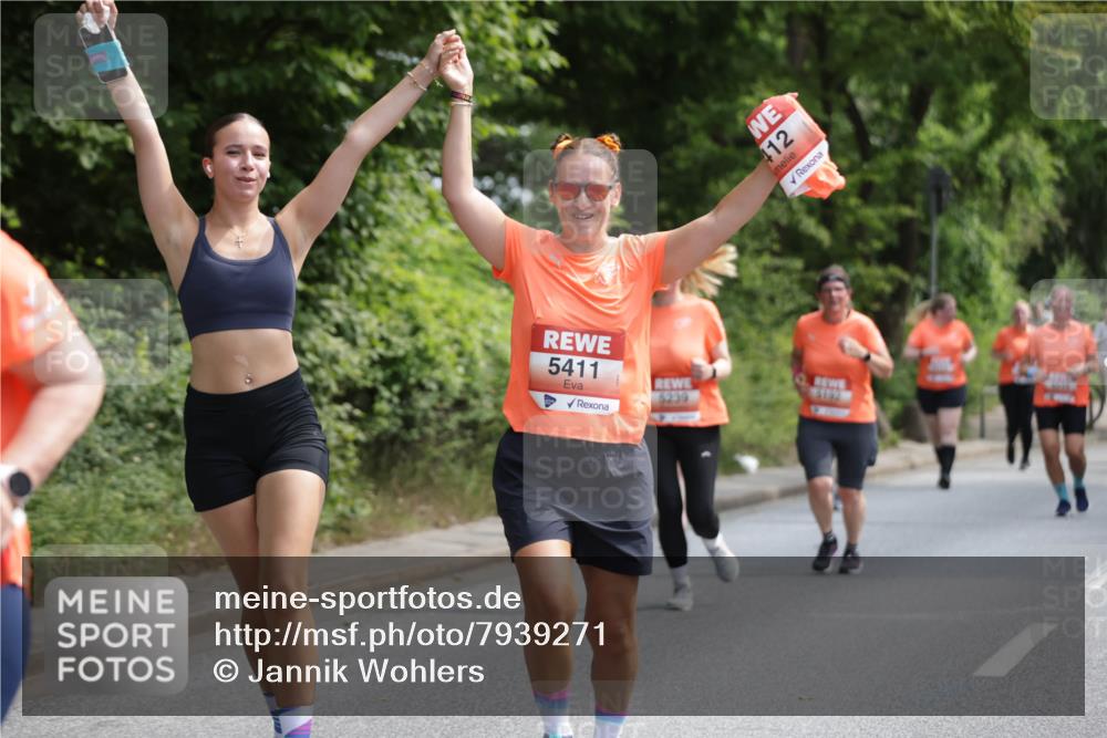 15.06.2025 - REWE Women's Run Jannik Wohlers http://msf.ph/oto/7939271 15.06.2025 10:14:41 Laufen 5411, 5239, 412 meine-sportfotos.de