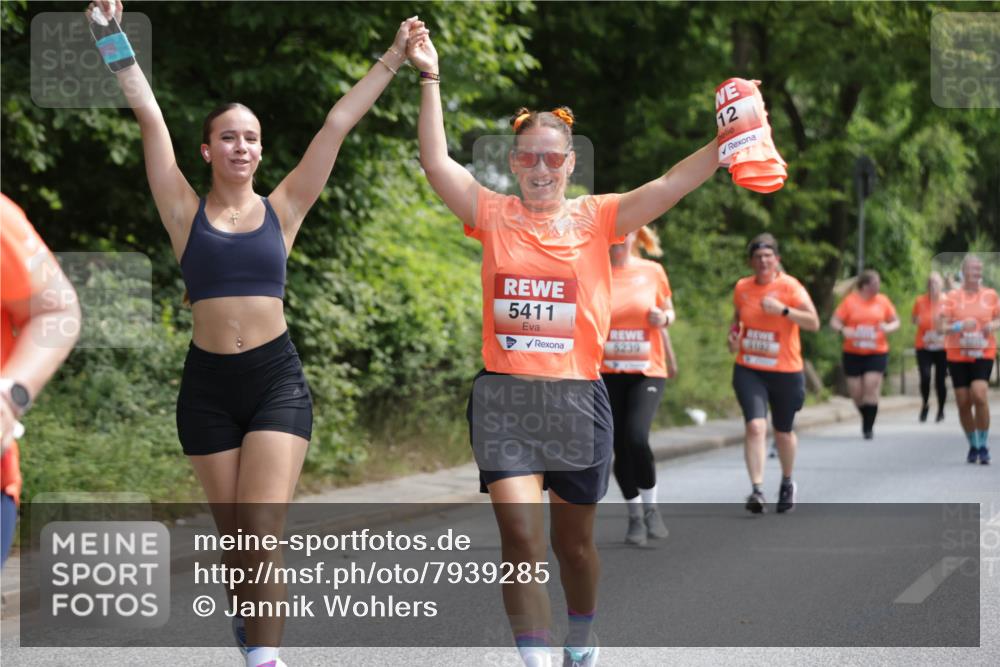 15.06.2025 - REWE Women's Run Jannik Wohlers http://msf.ph/oto/7939285 15.06.2025 10:14:41 Laufen 5411, 5239, 12 meine-sportfotos.de