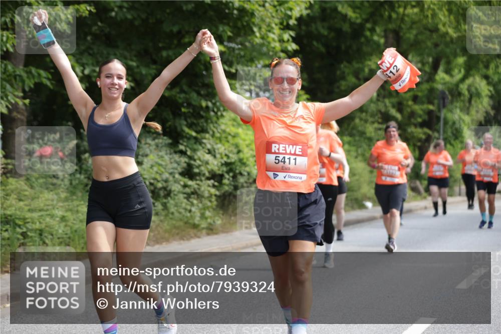 15.06.2025 - REWE Women's Run Jannik Wohlers http://msf.ph/oto/7939324 15.06.2025 10:14:42 Laufen 5411, 412 meine-sportfotos.de