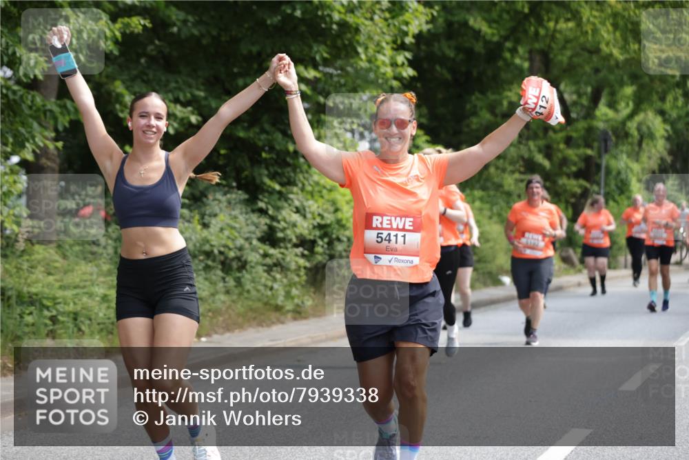 15.06.2025 - REWE Women's Run Jannik Wohlers http://msf.ph/oto/7939338 15.06.2025 10:14:42 Laufen 5411, 412 meine-sportfotos.de