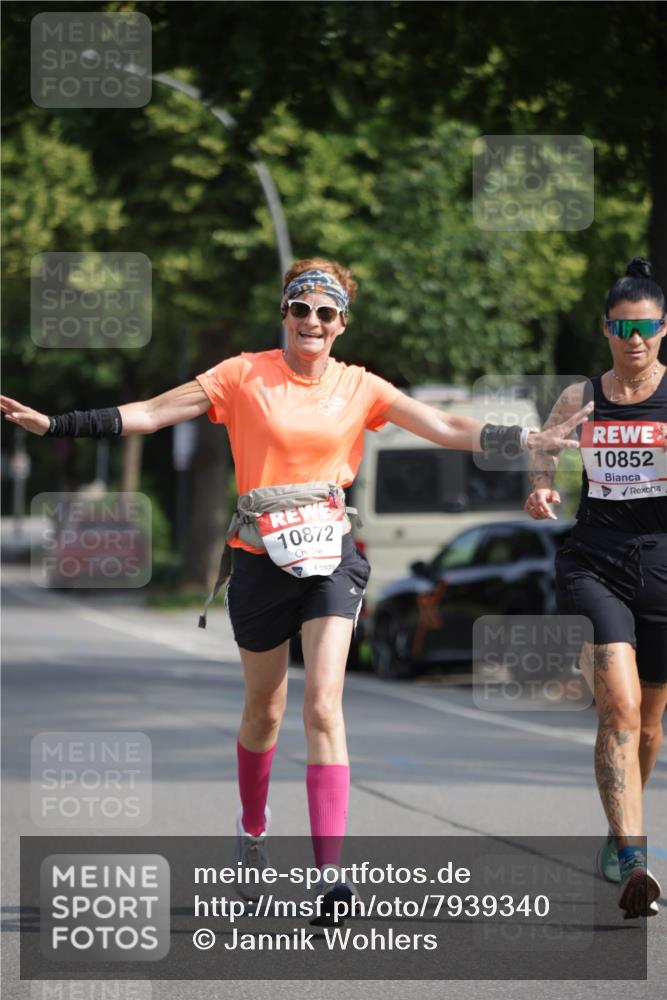 15.06.2025 - REWE Women's Run Jannik Wohlers http://msf.ph/oto/7939340 15.06.2025 08:44:47 Laufen 10872, 10852 meine-sportfotos.de