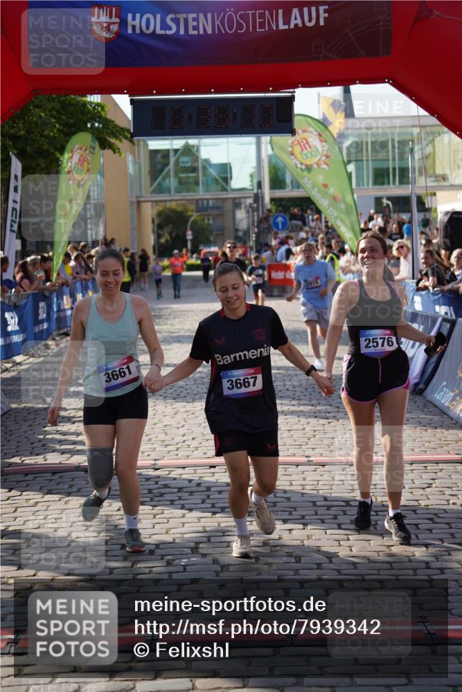 13.06.2025 - Holstenköstenlauf Felixshl http://msf.ph/oto/7939342 13.06.2025 18:06:11 Laufen 2576, 2626, 2915, 3035, 3661, 3667, 3679 meine-sportfotos.de