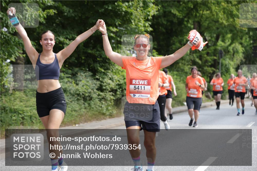 15.06.2025 - REWE Women's Run Jannik Wohlers http://msf.ph/oto/7939354 15.06.2025 10:14:42 Laufen 5411, 412 meine-sportfotos.de