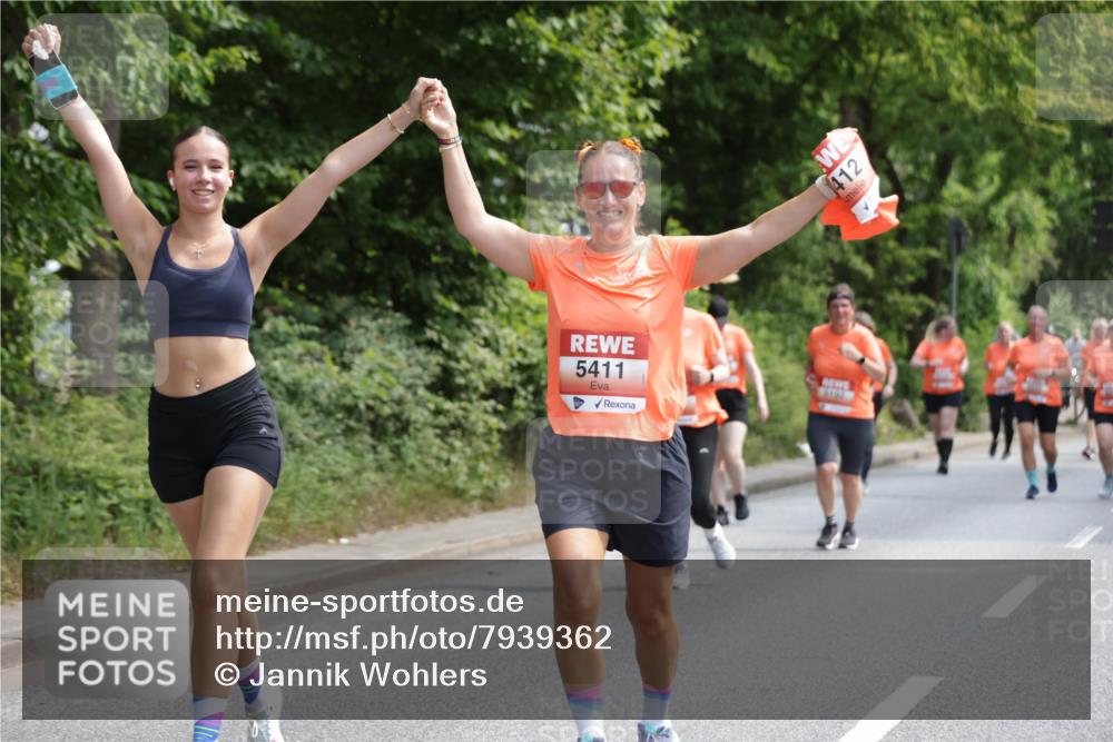 15.06.2025 - REWE Women's Run Jannik Wohlers http://msf.ph/oto/7939362 15.06.2025 10:14:42 Laufen 5411, 412 meine-sportfotos.de