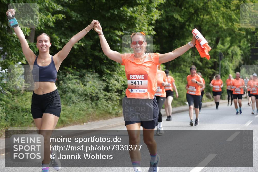 15.06.2025 - REWE Women's Run Jannik Wohlers http://msf.ph/oto/7939377 15.06.2025 10:14:42 Laufen 5411 meine-sportfotos.de