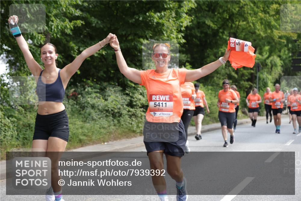 15.06.2025 - REWE Women's Run Jannik Wohlers http://msf.ph/oto/7939392 15.06.2025 10:14:42 Laufen 5411, 239, 4192, 54 meine-sportfotos.de