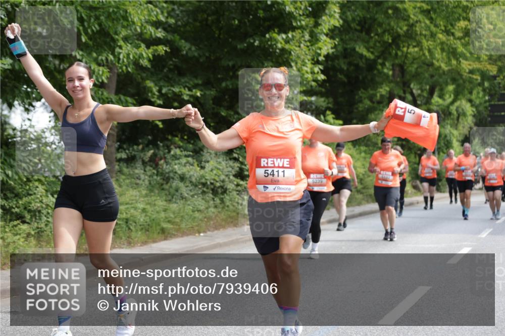 15.06.2025 - REWE Women's Run Jannik Wohlers http://msf.ph/oto/7939406 15.06.2025 10:14:43 Laufen 5411, 5239, 4102 meine-sportfotos.de