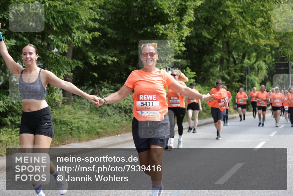 15.06.2025 - REWE Women's Run Jannik Wohlers http://msf.ph/oto/7939416 15.06.2025 10:14:43 Laufen 5411, 5239 meine-sportfotos.de