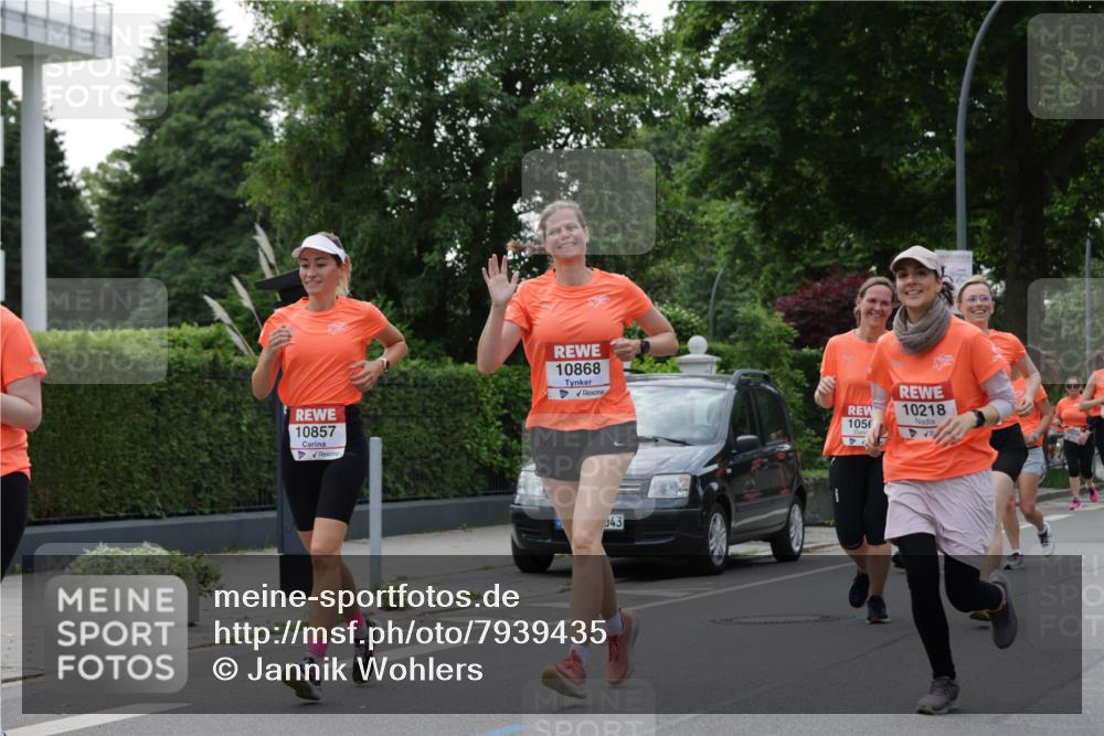 15.06.2025 - REWE Women's Run Jannik Wohlers http://msf.ph/oto/7939435 15.06.2025 08:27:29 Laufen 10857, 10868, 1056, 10218, 43 meine-sportfotos.de