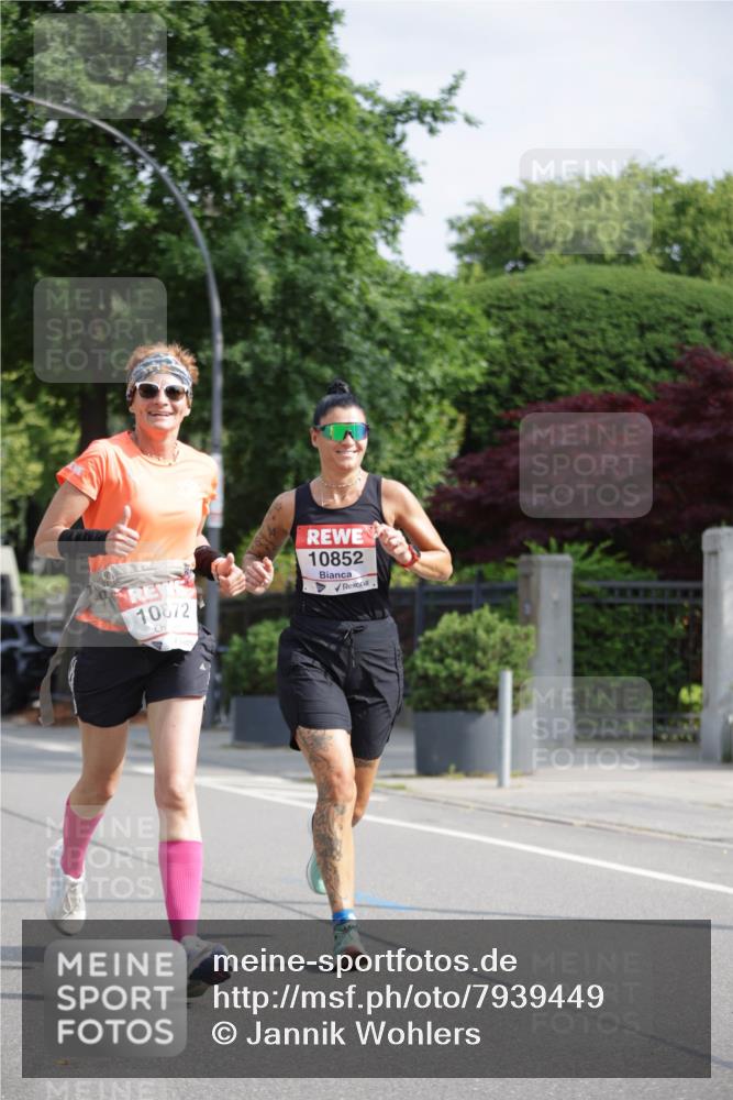 15.06.2025 - REWE Women's Run Jannik Wohlers http://msf.ph/oto/7939449 15.06.2025 08:44:48 Laufen 10872, 10852 meine-sportfotos.de