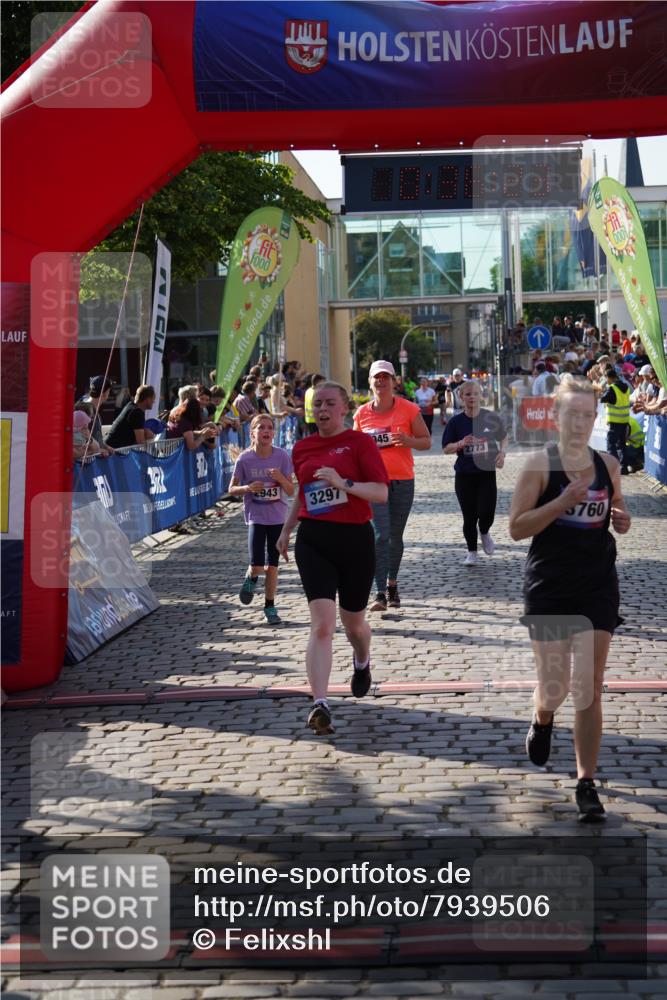 13.06.2025 - Holstenköstenlauf Felixshl http://msf.ph/oto/7939506 13.06.2025 18:06:25 Laufen 2943, 2945, 3297, 3760 meine-sportfotos.de