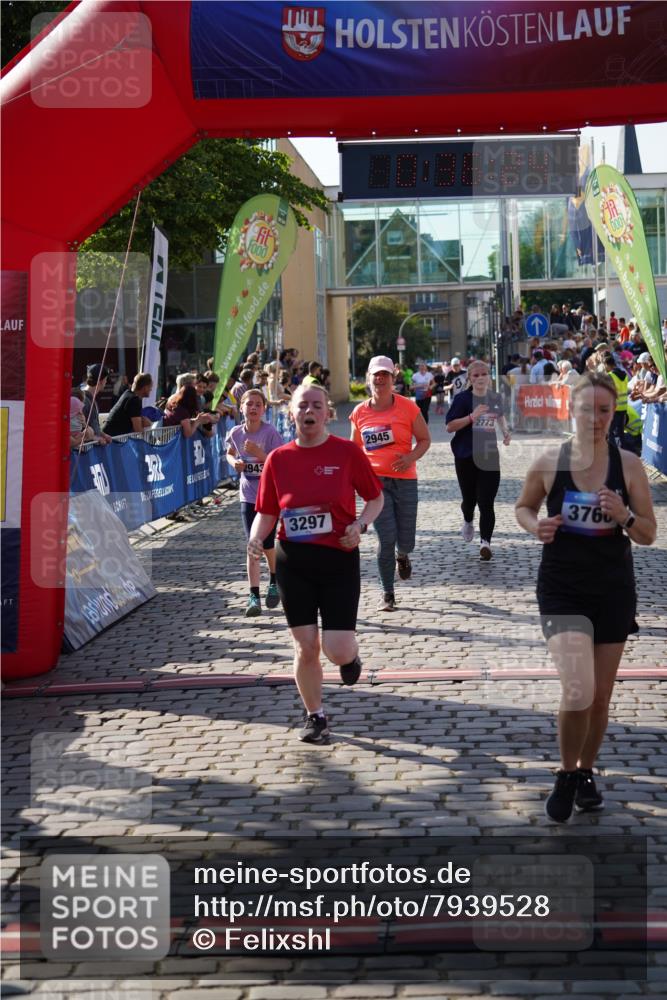 13.06.2025 - Holstenköstenlauf Felixshl http://msf.ph/oto/7939528 13.06.2025 18:06:25 Laufen 2943, 2945, 3297, 3760 meine-sportfotos.de